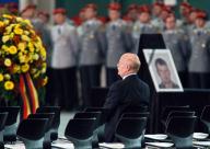 - L'ex-ministre allemand de la Défense P. Struck lors de la cérémonie après la mort de 4 soldats en Afghanistan (10-6-03) - AFP - DDP - Henning Kaiser -