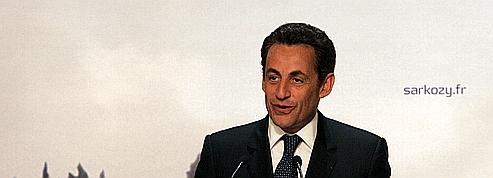 Sarkozy, mi-président,<br/>mi-candidat pour 2012<br/>