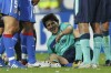 Lionel Messi raakt tegen Atlético Madrid geblesseerd aan zijn enkel.