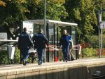 De politie bezig met het onderzoek op het station van Zuidbroek.