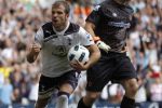 Rafael van der Vaart maakt zijn eerste goal in de Premier League tegen Everton.